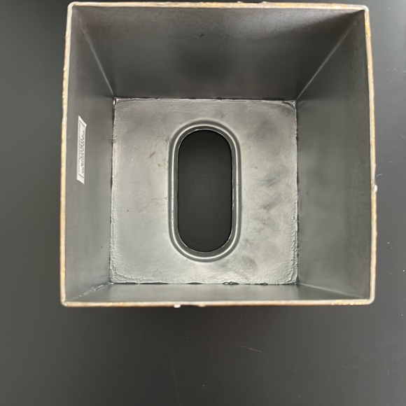 Metal Tissue Holder! - Picture 6 of 6